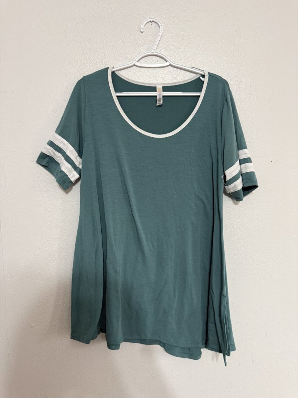 NWOT LuLaRoe Classic T Teal White Ringer Varsity Top M 💙